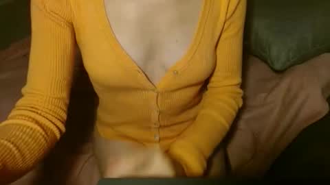 Snapshot of queenoftenderness chatting on 24, 11, 2025 queenoftenderness online show from 24, 11, 2025