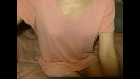 Snapshot of queenoftenderness chatting on 17, 12, 2025 queenoftenderness online show from 17, 12, 2025