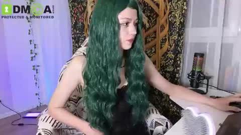 Snapshot of queenofwandss chatting on 4, 7, 2026 follow my new insta online show from 4, 7, 2026