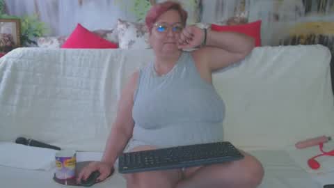 Snapshot of queenpammy chatting on 2, 2, 2025 QueenPammy online show from 2, 2, 2025