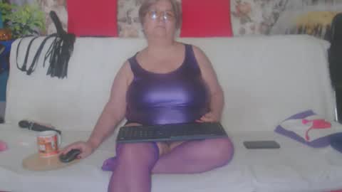 Snapshot of queenpammy chatting on 8, 10, 2025 QueenPammy online show from 8, 10, 2025