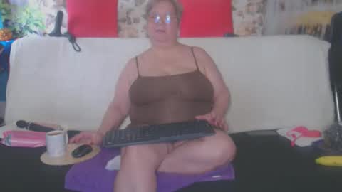 Snapshot of queenpammy chatting on 14, 10, 2025 QueenPammy online show from 14, 10, 2025