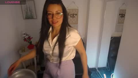 Snapshot of queenrose94 chatting on 12, 5, 2026 queenrose94 online show from 12, 5, 2026