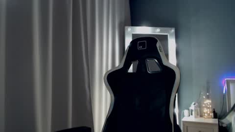 Snapshot of queensy_sins_x chatting on 12, 12, 2024 Queensy online show from 12, 12, 2024