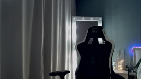 Snapshot of queensy_sins_x chatting on 8, 2, 2025 Queensy online show from 8, 2, 2025