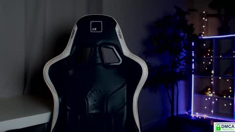 Snapshot of queensy_sins_x chatting on 12, 9, 2025 Queensy online show from 12, 9, 2025