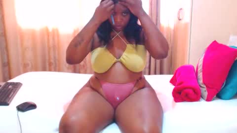 Snapshot of queenteex6999 chatting on 25, 11, 2025 queenteex6999 online show from 25, 11, 2025