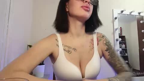 quiet_smile online show from 15, 12, 2025