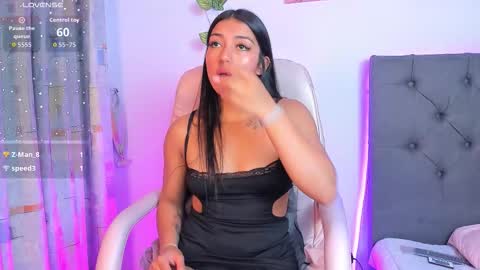 Snapshot of quiinn__bx chatting on 28, 11, 2025 online show from 28, 11, 2025