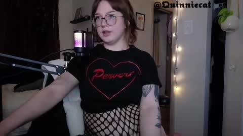 Snapshot of quinniecat chatting on 2, 6, 2026 Quinn online show from 2, 6, 2026