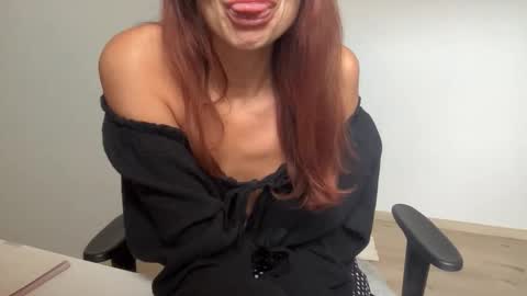 Snapshot of quinnyelena chatting on 29, 10, 2025 Quinnyelena online show from 29, 10, 2025