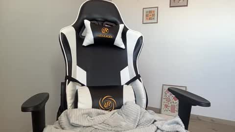 Snapshot of quinnyelena chatting on 5, 11, 2025 Quinnyelena online show from 5, 11, 2025