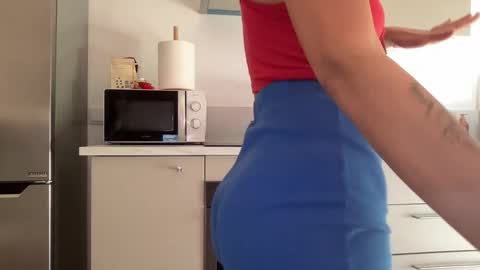 Snapshot of quinnyelena chatting on 19, 11, 2025 Quinnyelena online show from 19, 11, 2025