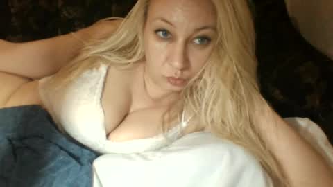 Snapshot of qwertyuio71919 chatting on 16, 6, 2026 qwertyui online show from 16, 6, 2026