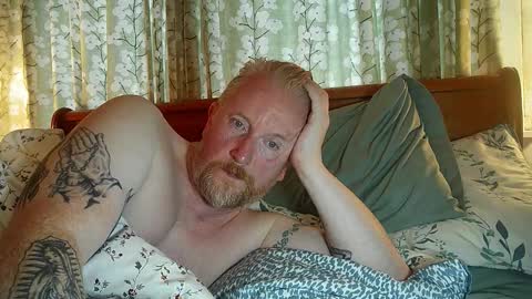 Snapshot of r_o_h_a_n chatting on 30, 10, 2025 r_o_h_a_n online show from 30, 10, 2025