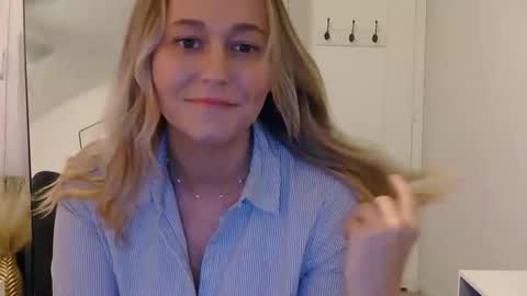 Snapshot of rachaelrose30 chatting on 17, 12, 2025 rachaelrose30 online show from 17, 12, 2025