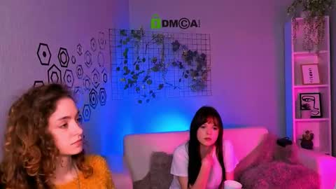 rachel_bloom__ online show from 25, 11, 2025