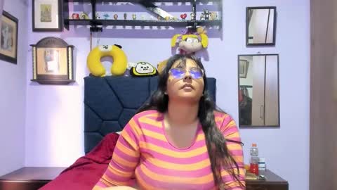 Snapshot of racheljames28 chatting on 11, 11, 2025 racheljames28 online show from 11, 11, 2025