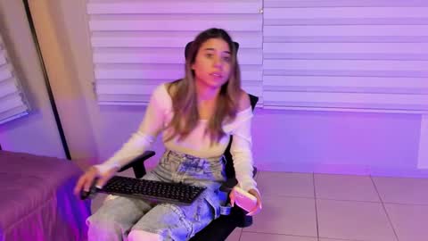 Snapshot of rachell_criss chatting on 1, 10, 2025 Rachell online show from 1, 10, 2025