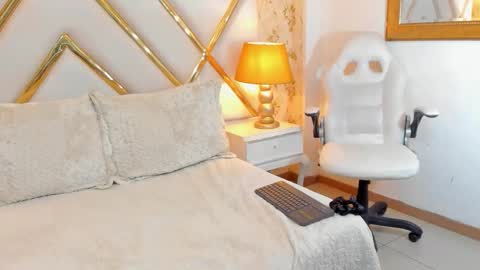 Snapshot of rachelleevans chatting on 17, 12, 2025 Rachell online show from 17, 12, 2025