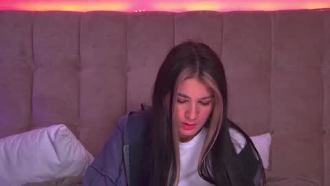 Snapshot of rachellsimpson chatting on 28, 1, 2025 RachellSimpson online show from 28, 1, 2025