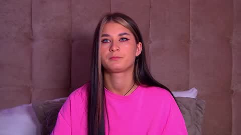 Snapshot of rachellsimpson chatting on 3, 2, 2025 RachellSimpson online show from 3, 2, 2025