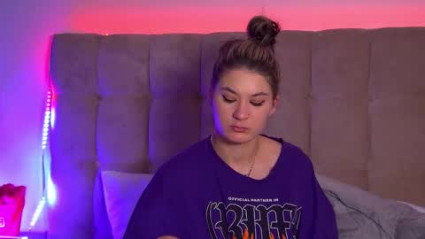 Snapshot of rachellsimpson chatting on 5, 3, 2025 RachellSimpson online show from 5, 3, 2025