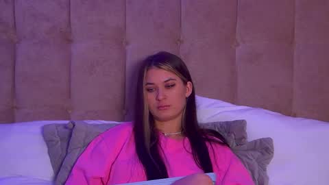 Snapshot of rachellsimpson chatting on 11, 3, 2025 RachellSimpson online show from 11, 3, 2025