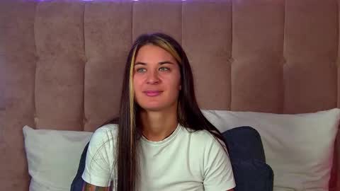 Snapshot of rachellsimpson chatting on 7, 10, 2025 RachellSimpson online show from 7, 10, 2025