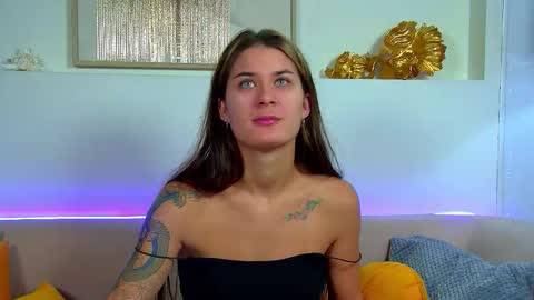 Snapshot of rachellsimpson chatting on 19, 10, 2025 RachellSimpson online show from 19, 10, 2025