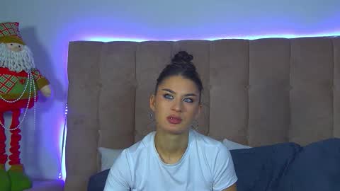 Snapshot of rachellsimpson chatting on 2, 12, 2025 RachellSimpson online show from 2, 12, 2025