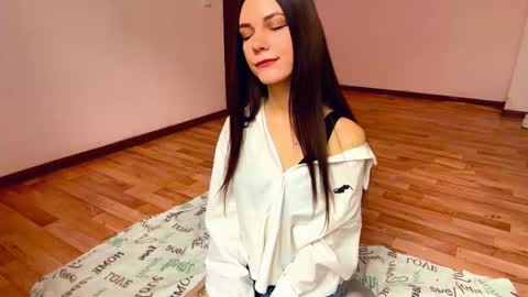 Snapshot of rachelpoisso chatting on 8, 11, 2025 Rachel online show from 8, 11, 2025