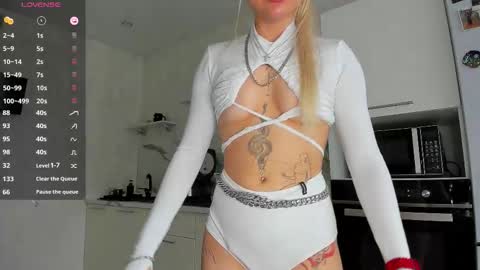 Snapshot of radiance_ chatting on 11, 9, 2025 radiance_ online show from 11, 9, 2025