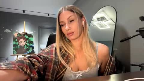 Snapshot of raeannschemmer chatting on 2, 2, 2026 Mila online show from 2, 2, 2026