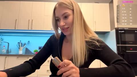 Snapshot of raeannschemmer chatting on 6, 2, 2026 Mila online show from 6, 2, 2026