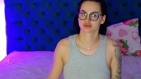 Snapshot of raeeamber_ chatting on 24, 10, 2025 sweet peach online show from 24, 10, 2025