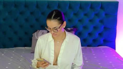 Snapshot of raeeamber_ chatting on 13, 11, 2025 sweet peach online show from 13, 11, 2025