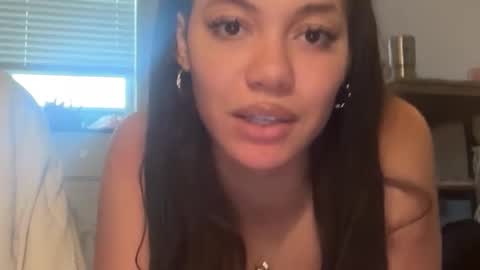 Snapshot of raevynfoxe chatting on 24, 4, 2026 raevynfoxe online show from 24, 4, 2026