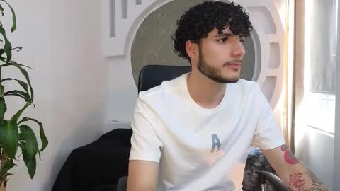 Snapshot of rafael_mendez chatting on 19, 10, 2025 R A F A E L online show from 19, 10, 2025