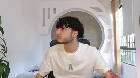 Snapshot of rafael_mendez chatting on 26, 10, 2025 R A F A E L online show from 26, 10, 2025