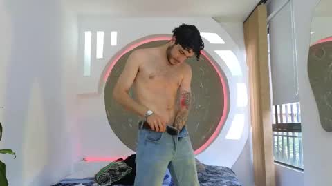 Snapshot of rafael_mendez chatting on 28, 10, 2025 R A F A E L online show from 28, 10, 2025