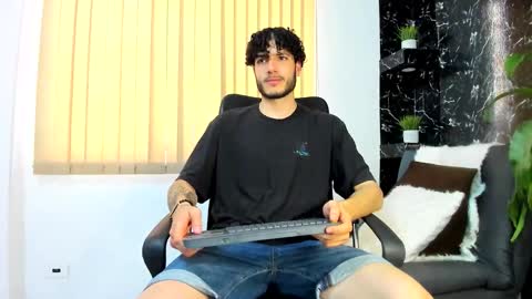 Snapshot of rafael_mendez chatting on 7, 11, 2025 R A F A E L online show from 7, 11, 2025