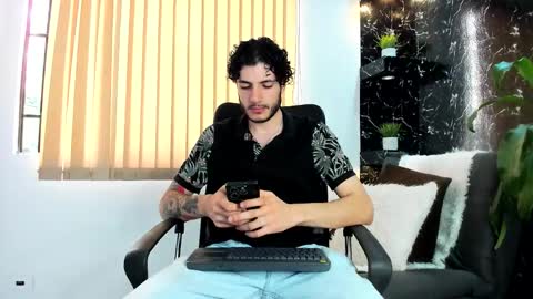 Snapshot of rafael_mendez chatting on 8, 11, 2025 R A F A E L online show from 8, 11, 2025