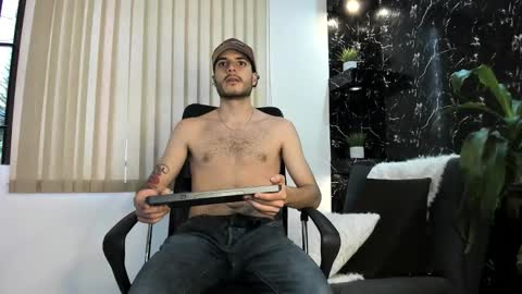 Snapshot of rafael_mendez chatting on 20, 11, 2025 R A F A E L online show from 20, 11, 2025