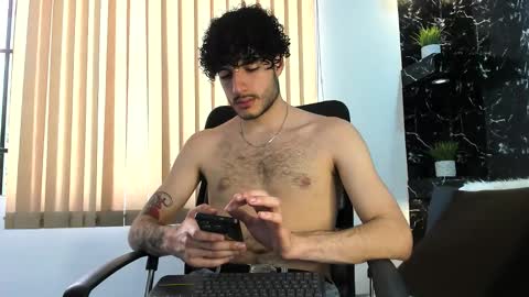 Snapshot of rafael_mendez chatting on 21, 11, 2025 R A F A E L online show from 21, 11, 2025