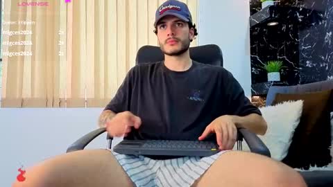 Snapshot of rafael_mendez chatting on 29, 11, 2025 R A F A E L online show from 29, 11, 2025