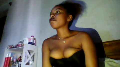 Snapshot of raissa38 chatting on 16, 11, 2025 raissa38 online show from 16, 11, 2025