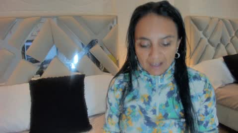 Snapshot of raquel_moore chatting on 3, 2, 2025 Raquel Moore online show from 3, 2, 2025