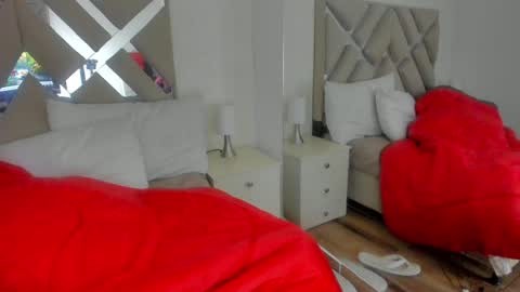 Snapshot of raquel_moore chatting on 4, 2, 2025 Raquel Moore online show from 4, 2, 2025