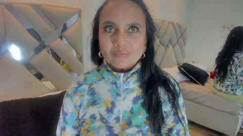 Snapshot of raquel_moore chatting on 8, 2, 2025 Raquel Moore online show from 8, 2, 2025